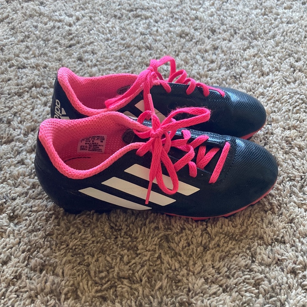 Girls Adidas soccer cleats size 1 youth. Excellent condition!